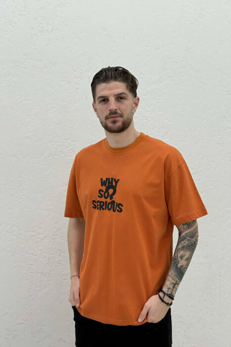 T-SHIRT ME SHKRIME & IMAZH PER MESHKUJ NE NGJYRE PORTOKALLI - 