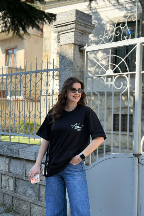 T-SHIRT ME SHKRIME PER FEMRA NE NGJYRE TE ZEZE + 6 PALE ÇORAPE DHURATE - KLAUDIO FASHION