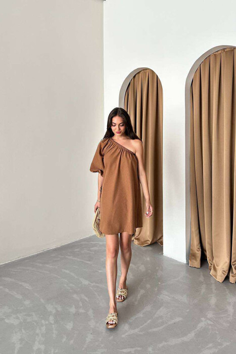 FUSTAN I THJESHTË ME NJË MËNGË PËR FEMRA NË NGJYRËN KAFE - 7