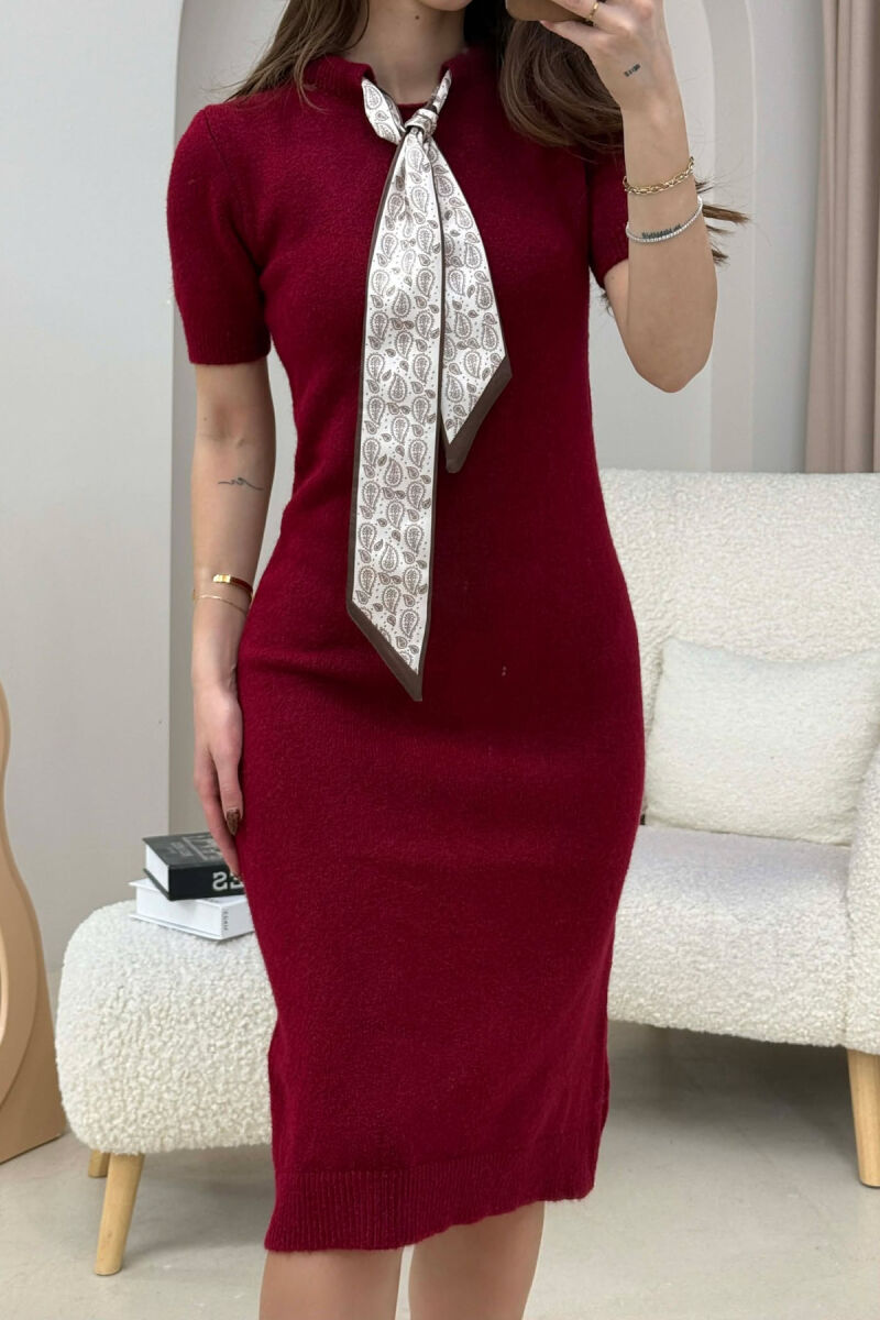 FUSTAN ME MENGE TE SHKURTRA DHE ME DETAJIN E SHALLIT PER FEMRA NE NGJYRE VISHNJE - 3