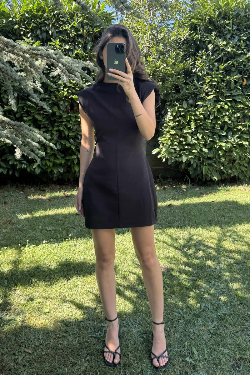 FUSTAN NJË NGJYRËSH PËR FEMRA NË NGJYRËN E ZEZË - 6