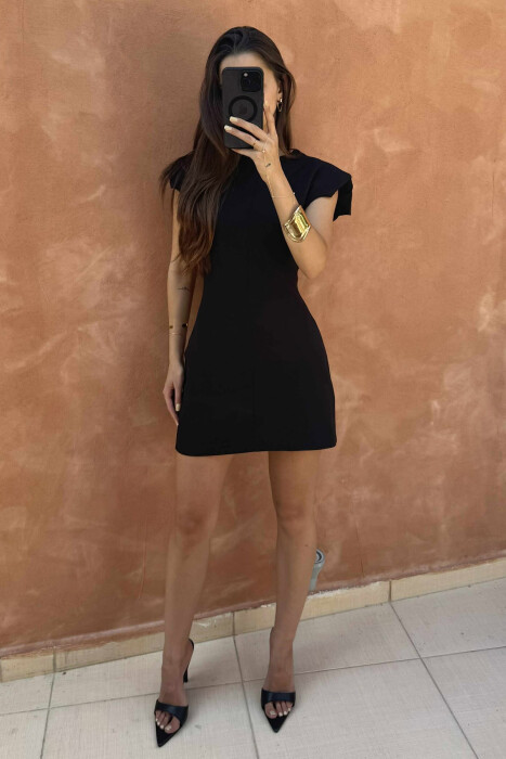 FUSTAN NJË NGJYRËSH PËR FEMRA NË NGJYRËN E ZEZË - 5