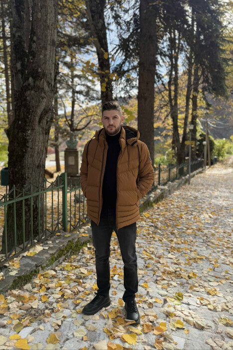 HOODED ONE COLOR MEN PUFFER JACKET BROWN/KAFE - 2