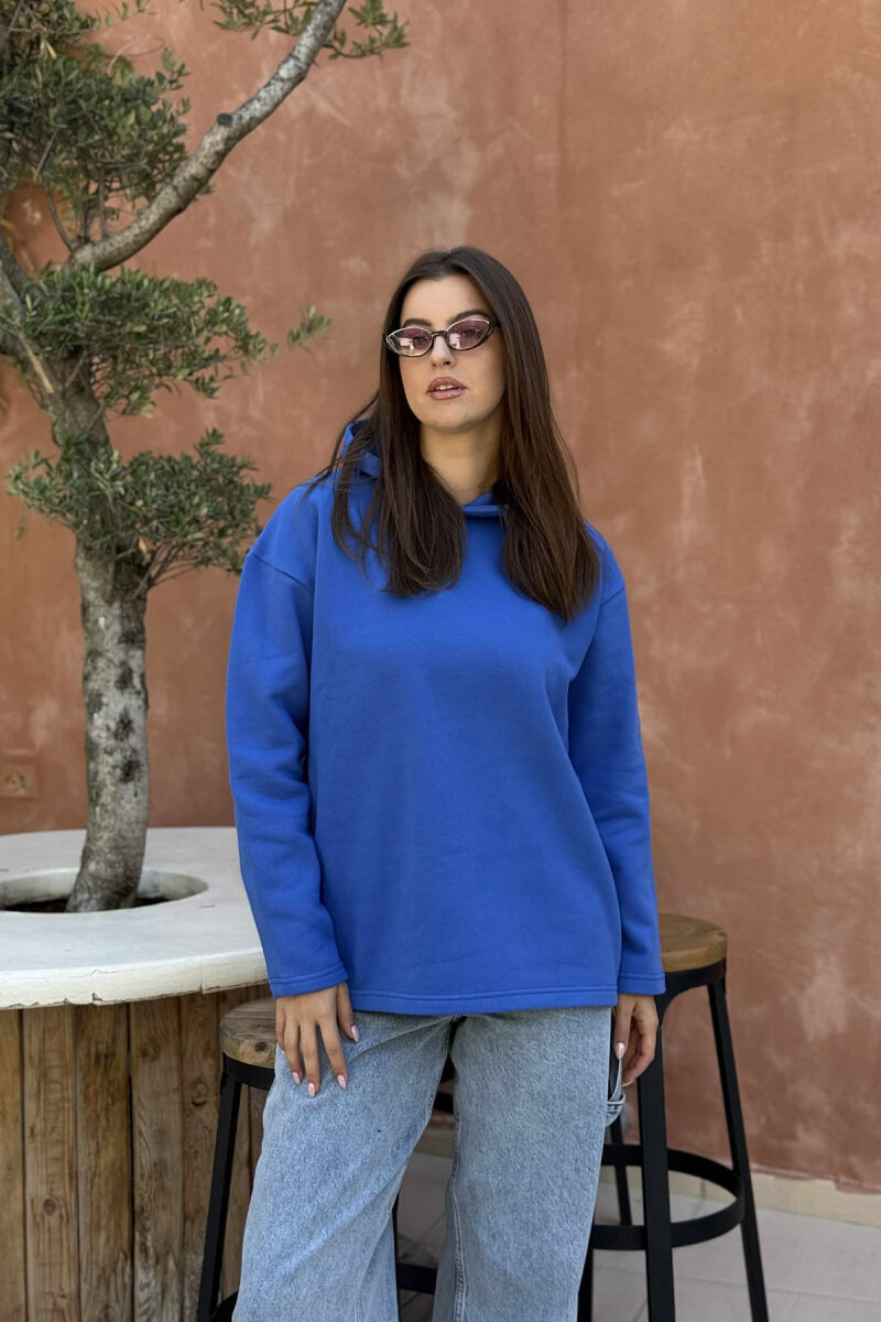 HOODIE E THJESHTË NJË NGJYRËSHE ME PUSH PËR FEMRA NË NGJYRËN BLU - 1