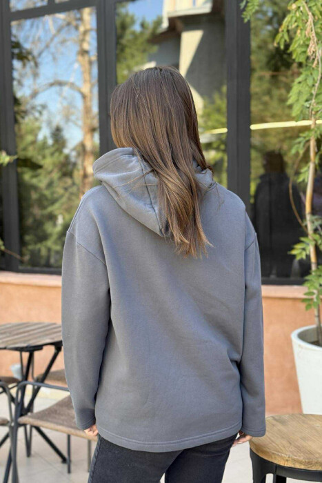 HOODIE E THJESHTË NJË NGJYRËSHE ME PUSH PËR FEMRA NË NGJYRËN GRI TË ERRËT - 3