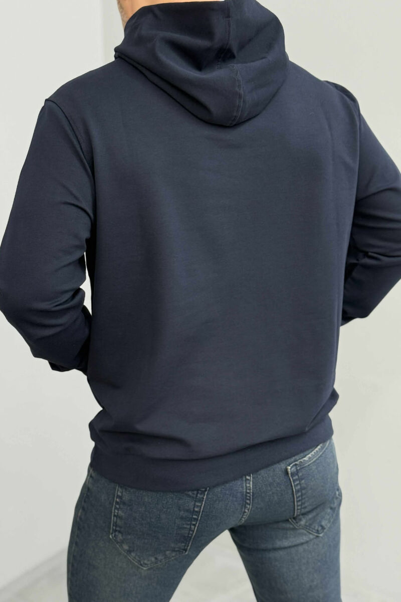 HOODIE E THJESHTË NJË NGJYRËSHE PËR MESHKUJ NË NGJYRËN BLU TË ERRËT - 3