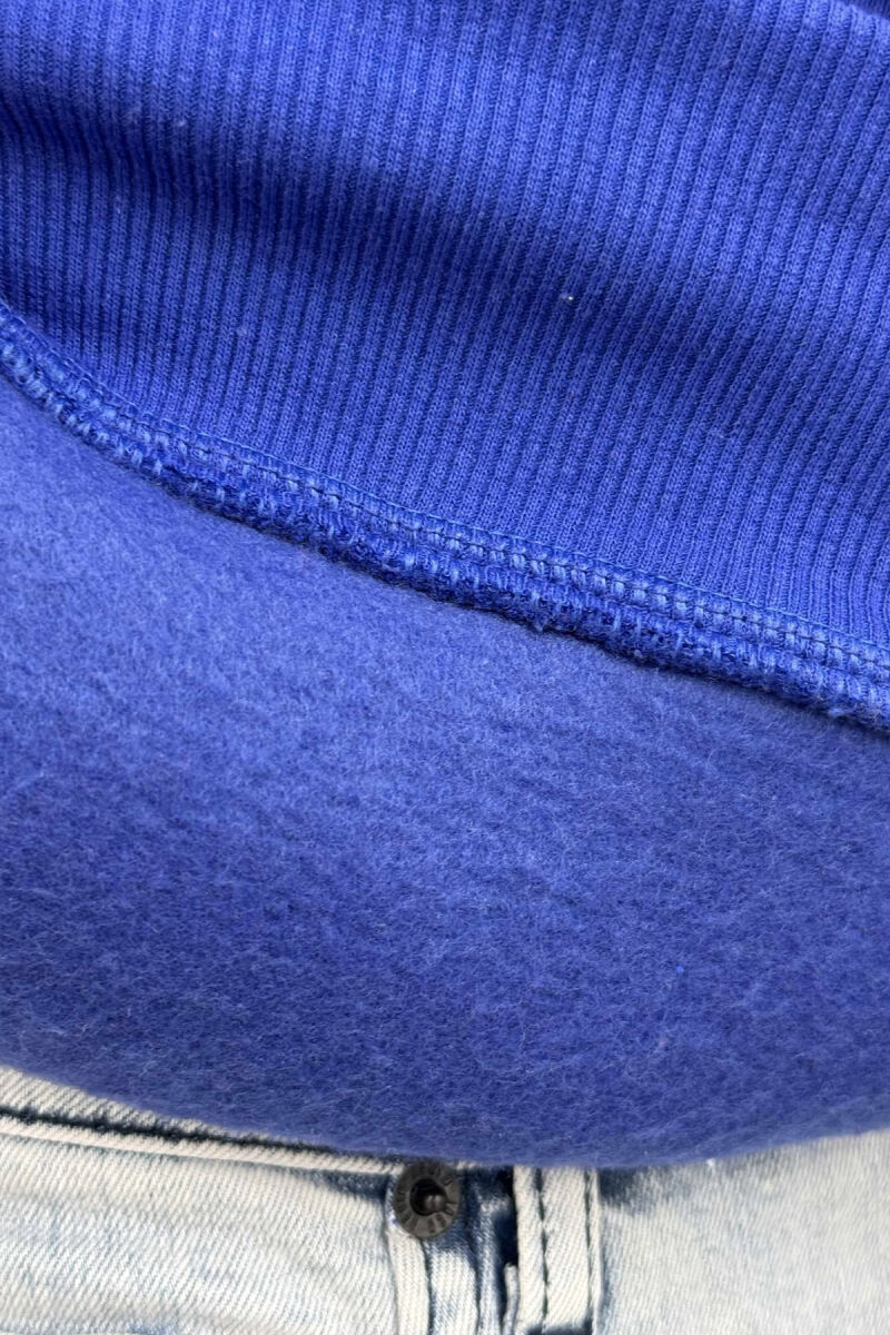 HOODIE E THJESHTË NJËNGJYRËSHE ME PUSH PËR MESHKUJ NË NGJYRËN BLU - 5