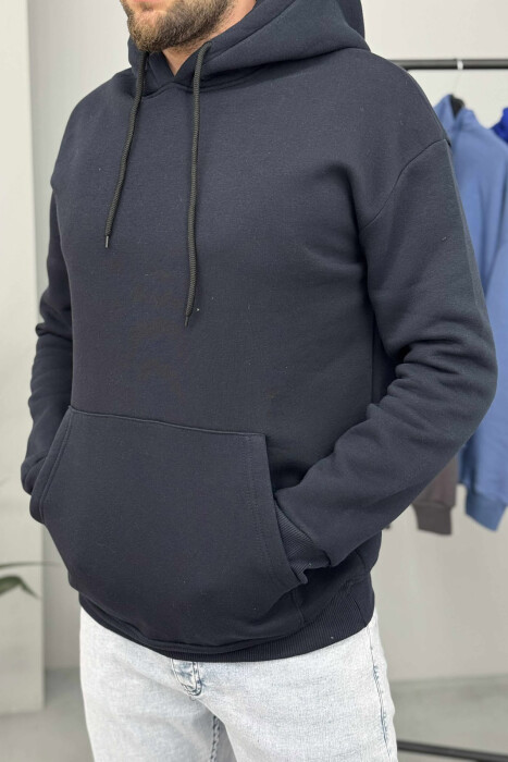HOODIE E THJESHTË NJËNGJYRËSHE ME PUSH PËR MESHKUJ NË NGJYRËN BLU TË ERRËT - 5