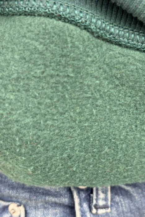 HOODIE E THJESHTË NJËNGJYRËSHE ME PUSH PËR MESHKUJ NË NGJYRËN JESHILE - 3