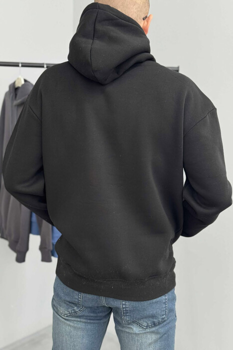 HOODIE E THJESHTË NJËNGJYRËSHE ME PUSH PËR MESHKUJ NË NGJYRËN TË ZEZË - 3