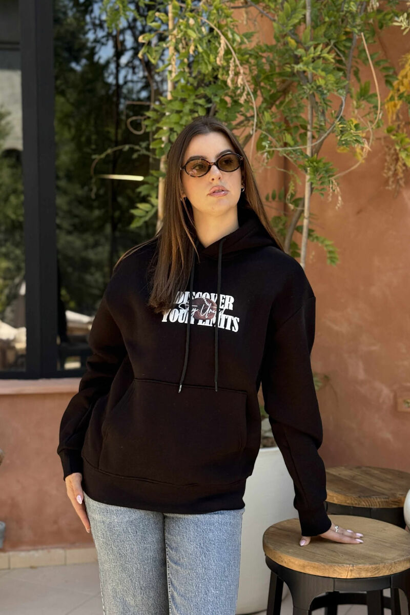 HOODIE ME PUSH DHE DIZAJN NGA TË DY ANËT PËR FEMRA NË NGJYRË TË ZEZË - 1