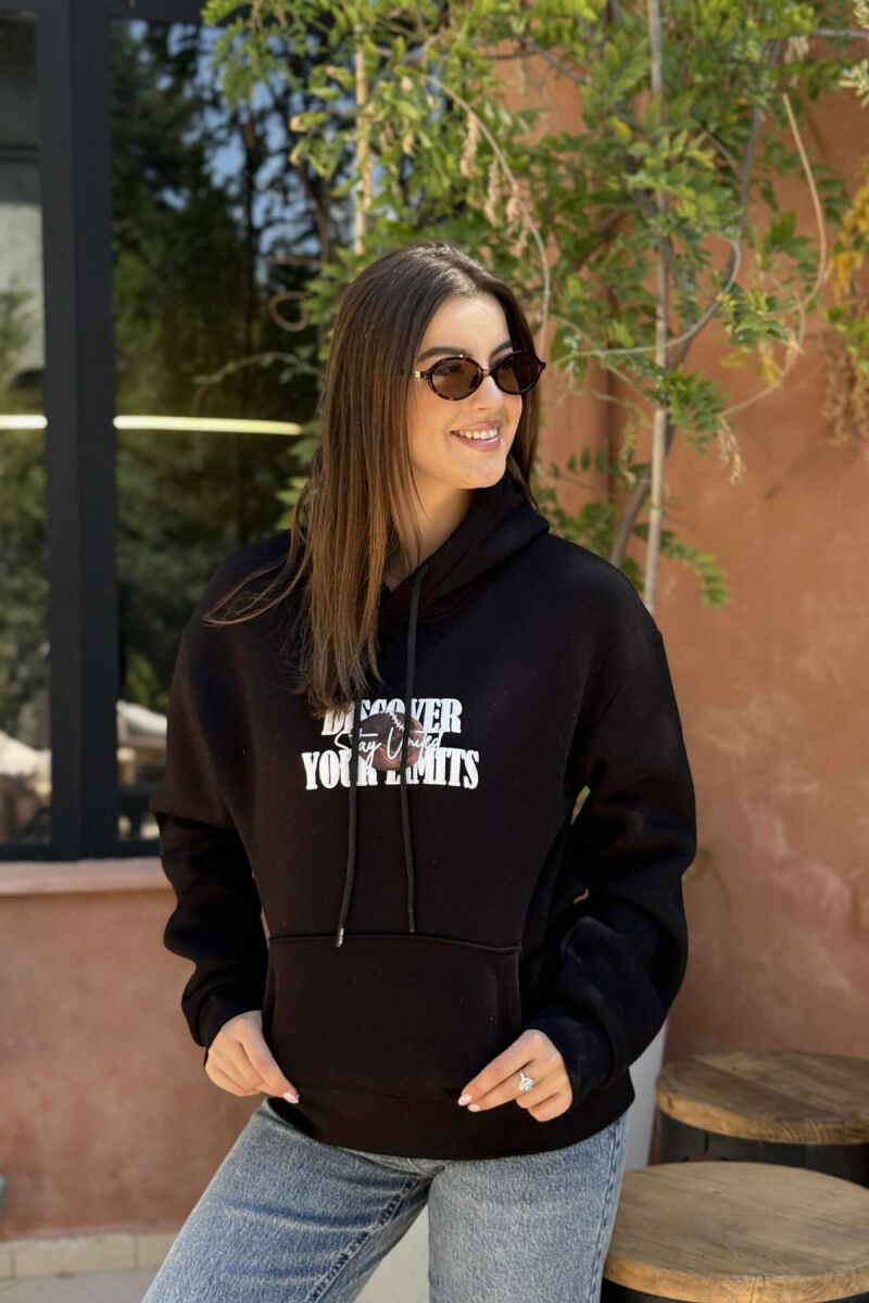 HOODIE ME PUSH DHE DIZAJN NGA TË DY ANËT PËR FEMRA NË NGJYRË TË ZEZË - 2