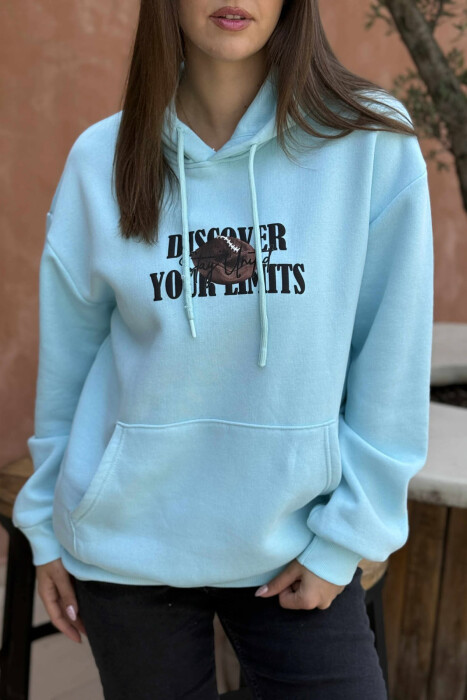 HOODIE ME PUSH DHE DIZAJN NGA TË DY ANËT PËR FEMRA NË NGJYRËN BLU TË ZBARDHUR - 3