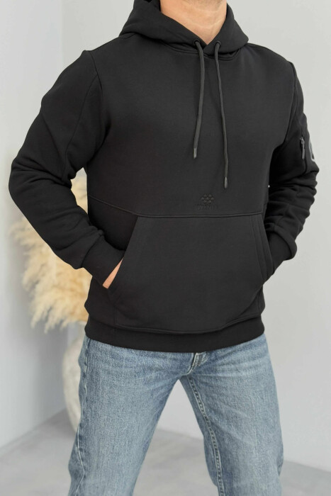 HOODIE ME PUSH ME DETAJIN E XHEPIT PËR MESHKUJ NË NGJYRËN E ZEZË - 1