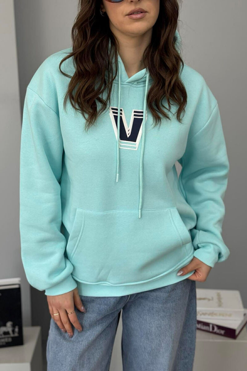 HOODIE ME PUSH ME SHKRIME NE PJESEN E PASME PER FEMRA NE NGJYRE BLU ME MENTE - 4