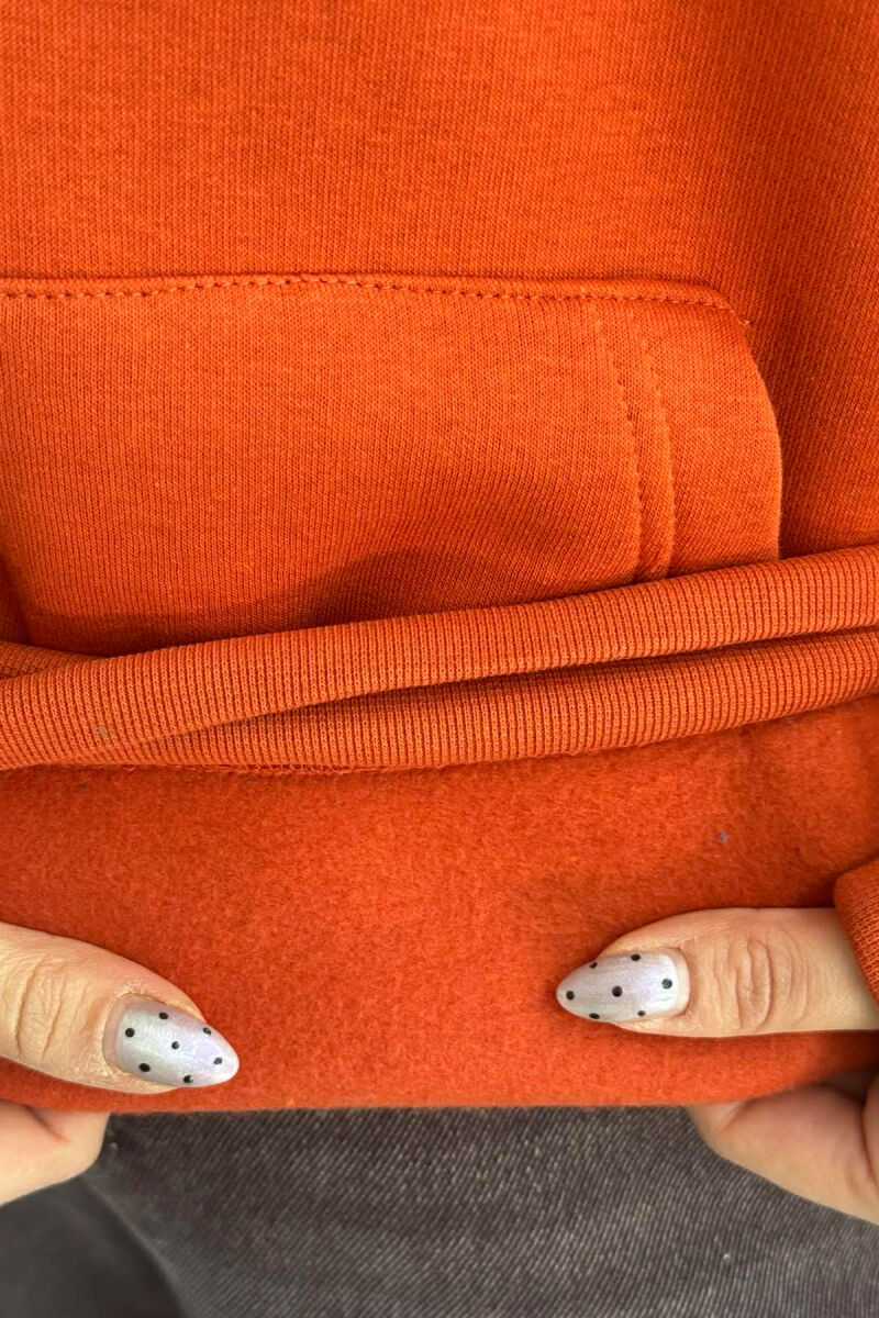 HOODIE ME PUSH ME SHKRIME NE PJESEN E PASME PER FEMRA NE NGJYRE PORTOKALLI - 4