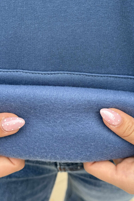 HOODIE ME PUSH ME SHKRIME NË PJESEN E PASME PËR FEMRA NË NGJYRËN BLU - 5