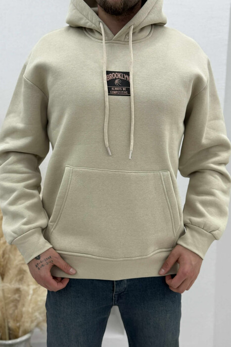 HOODIE ME PUSH NJËNGJYRËSHE DHE ME DIZANJ BASKETBOLL MBRAPA PËR MESHKUJ NË NGJYRËN BEZHË - 1