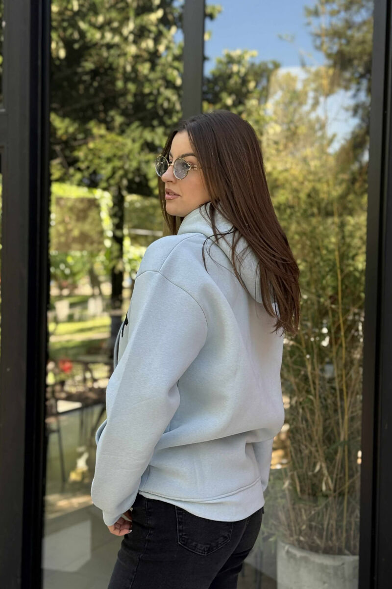 HOODIE ME PUSH NJËNGJYRËSHE PËR FEMRA NË NGJYRËN BLU TË ZBARDHUR - 3