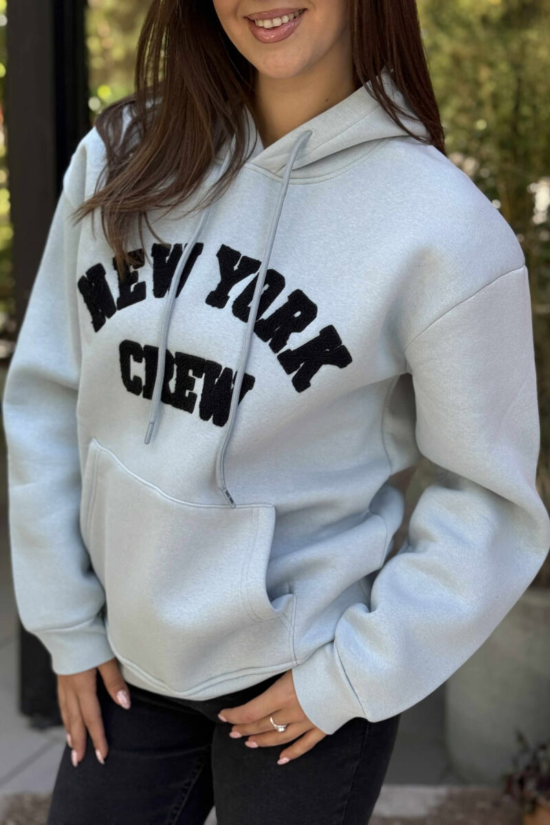 HOODIE ME PUSH NJËNGJYRËSHE PËR FEMRA NË NGJYRËN BLU TË ZBARDHUR - 4