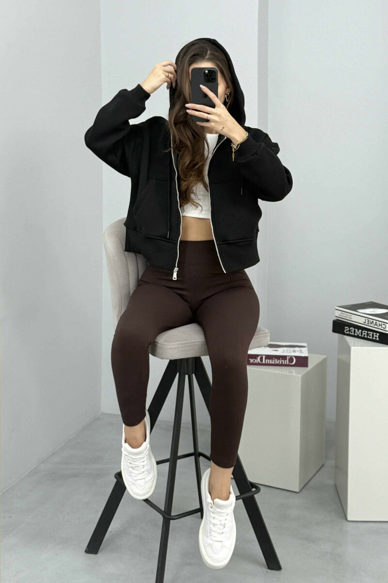 HOODIE ME ZINXHIR DHE ME PUSH NJË NGJYRËSHE PËR FEMRA NË NGJYRËN E ZEZË - 4