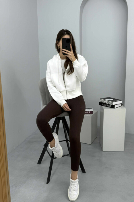 HOODIE ME ZINXHIR DHE ME PUSH NJË NGJYRËSHE PËR FEMRA NË NGJYRËN E BARDHË 