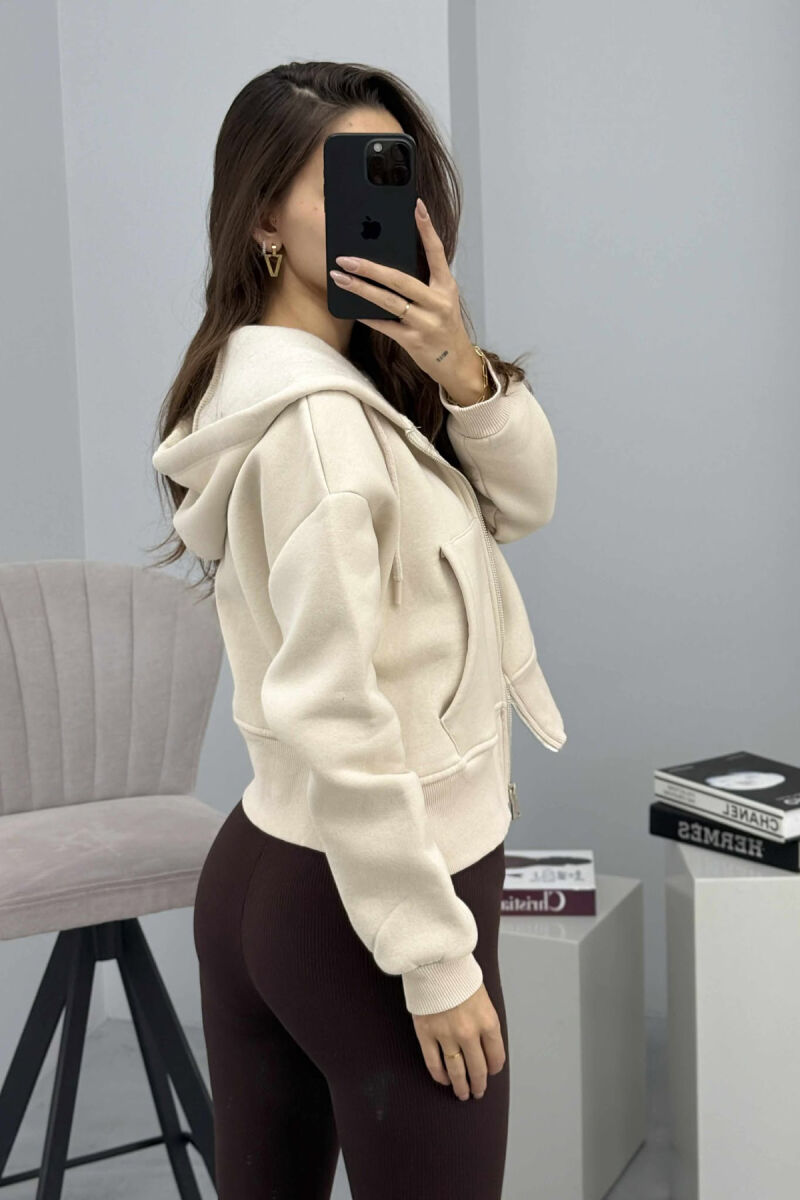 HOODIE ME ZINXHIR DHE ME PUSH NJË NGJYRËSHE PËR FEMRA NË NGJYRËN KREM - 2