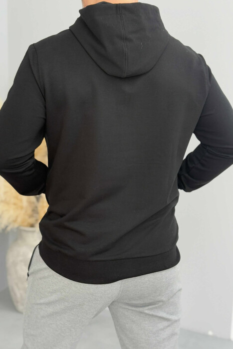 HOODIE NJË NGJYRËSHE ME LOGO NË PJESËN PARA PËR MESHKUJ NË NGJYRË TË ZEZË - 3