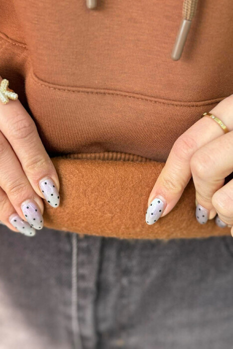 HOODIE NJE NGJYRESHE ME PUSH DHE DIZAJN NË PJESEN E PASME PER FEMRA NE NGJYRE KAFE - 4