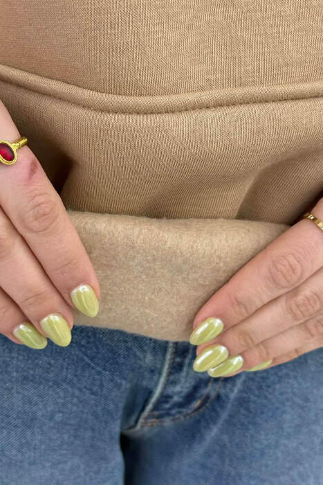 HOODIE NJE NGJYRESHE ME PUSH DHE ME SHKRIM TE THJESHTE NE PJESEN PARA PER FEMRA NE NGJYRE BEZHE - 5