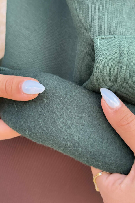 HOODIE NJË NGJYRËSHE ME PUSH DHE ME SHKRIME NË PJESËN PARA PËR FEMRA NË NGJYRËN JESHILE - 5