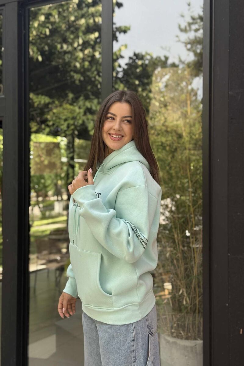 HOODIE NJË NGJYRËSHE ME PUSH DHE ME SHKRIME NË PJESËN PARA PËR FEMRA NË NGJYRËN MENTE - 3