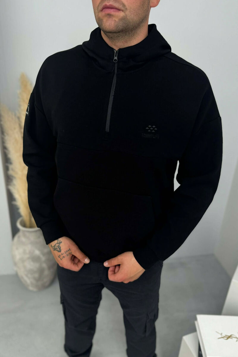 HOODIE NJËNGJYRËSHE ME JAKË ME ZINXHIR PËR MESHKUJ NË NGJYRËN E ZEZË - 1