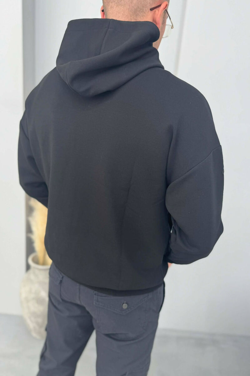 HOODIE NJËNGJYRËSHE ME JAKË ME ZINXHIR PËR MESHKUJ NË NGJYRËN E ZEZË - 4