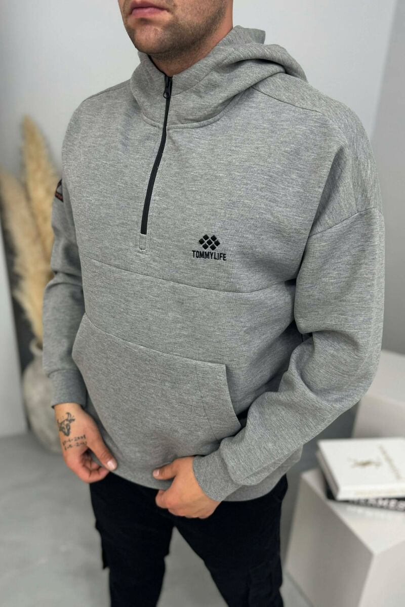 HOODIE NJËNGJYRËSHE ME JAKË ME ZINXHIR PËR MESHKUJ NË NGJYRËN GRI - 2