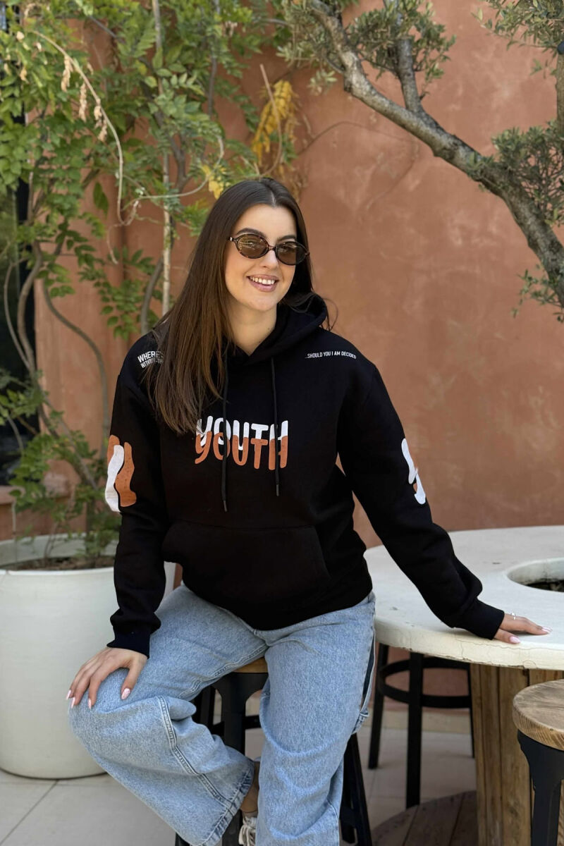 HOODIE NJËNGJYRËSHE ME PUSH DHE SHKRIM PËR FEMRA NË NGJYRËN E ZEZË - 1