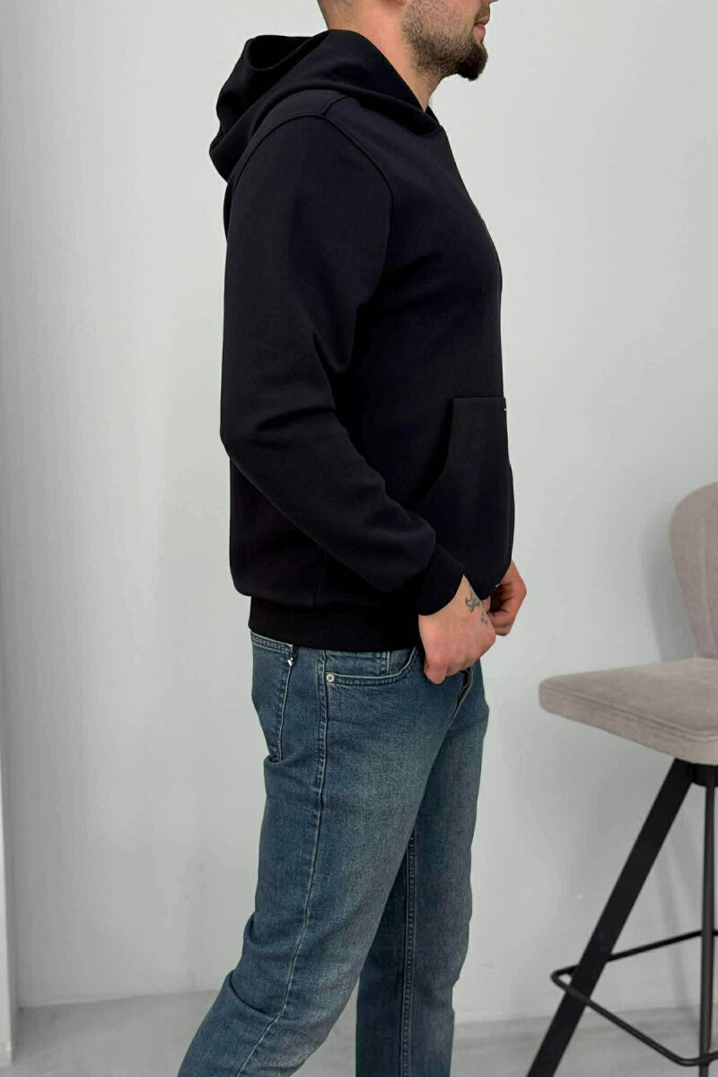 HOODIE NJËNGJYRËSHE ME SHKRIME PARA PËR MESHKUJ NË NGJYRËN BLU TË ERRËT - 4