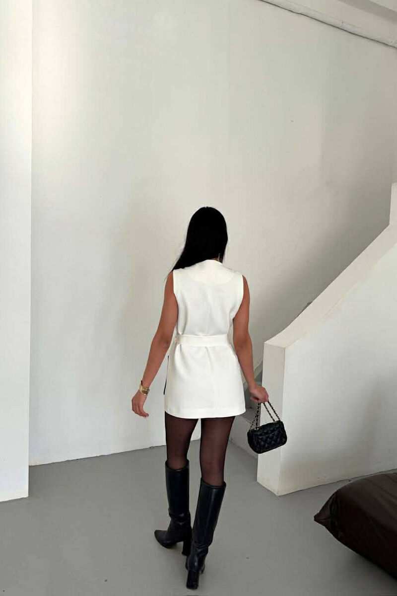 JELEK I GJATE NJE NGJYRESH ME KATER XHEPA NE NGJYRE TE BARDHE - 3