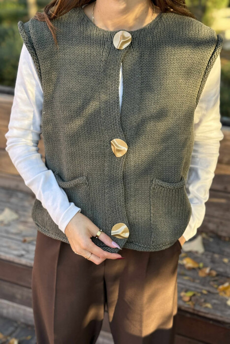 JELEK I THJESHTË I THURRUR ME DETAJIN E BUTONAVE PËR FEMRA NË NGJYRË JESHILE E ERRËT - 2