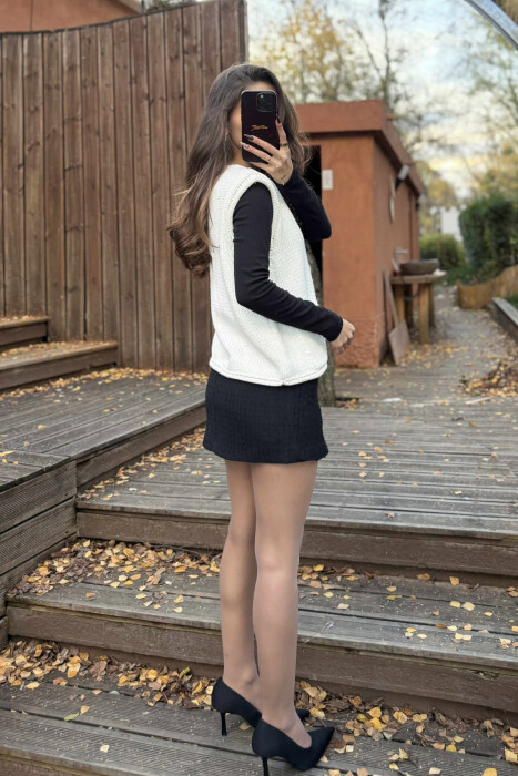 JELEK I THJESHTË I THURRUR ME DETAJIN E BUTONAVE PËR FEMRA NË NGJYRË KREM - 2