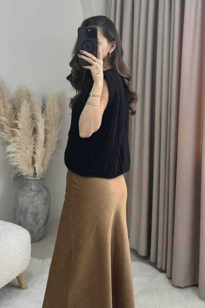 JELEK I THJESHTË ME KOPSA GOLD PËR FEMRA NË NGJYRË TË ZEZË - 3