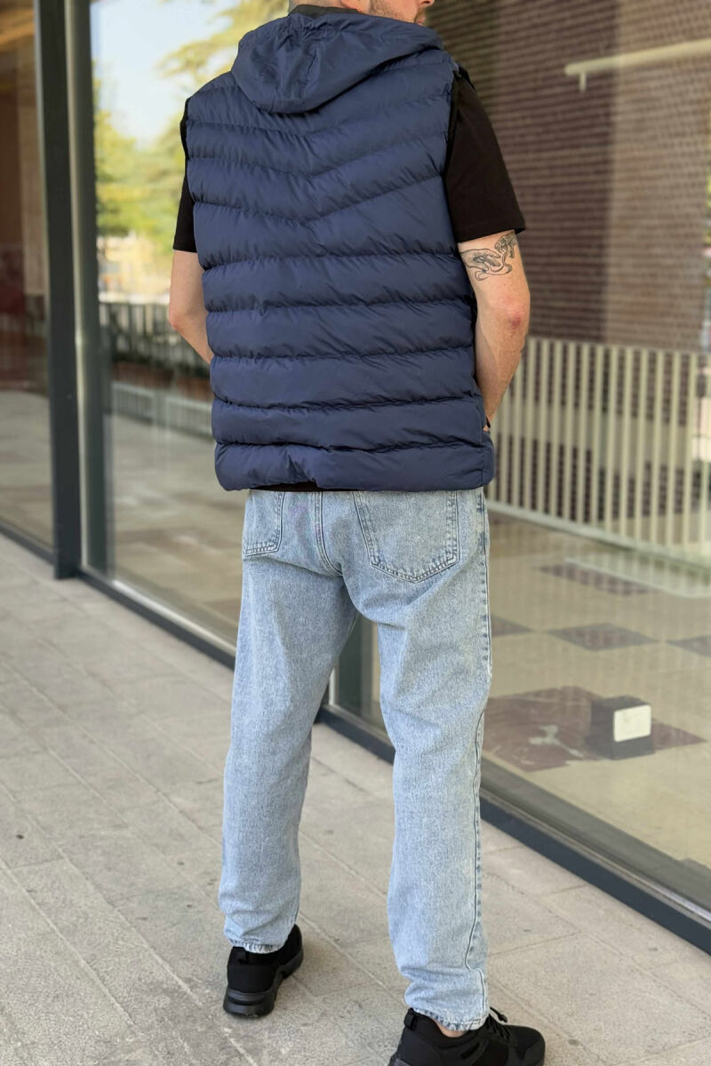 JELEK ME KAPUC DHE XHEPA ME ZINXHIR PËR MESHKUJ NË NGJYRËN BLU - 3