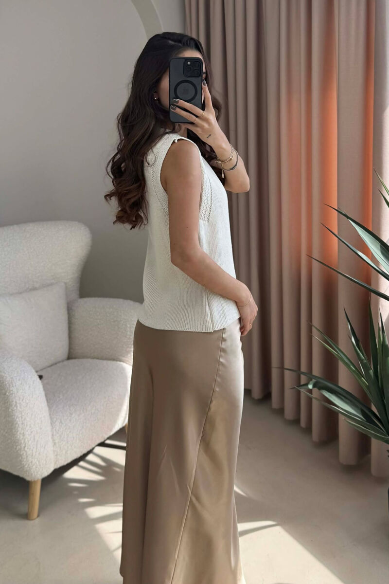 JELEK NJË NGJYRËSH ME DETAJIN E BUTONAVE PËR FEMRA NË NGJYRË KREM - 4