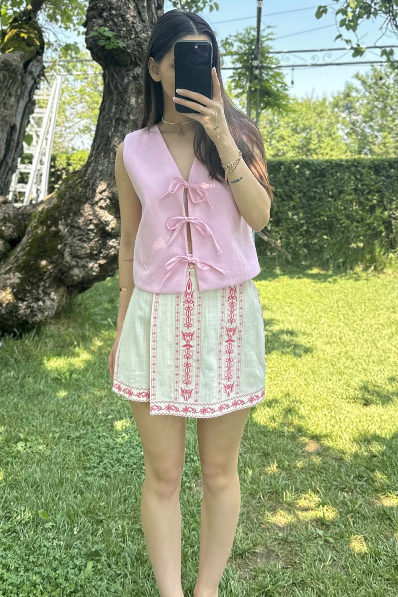 JELEK NJË NGJYRËSH ME DETAJIN E LIDHËSEVE PËR FEMRA NË NGJYRËN ROZË - 2