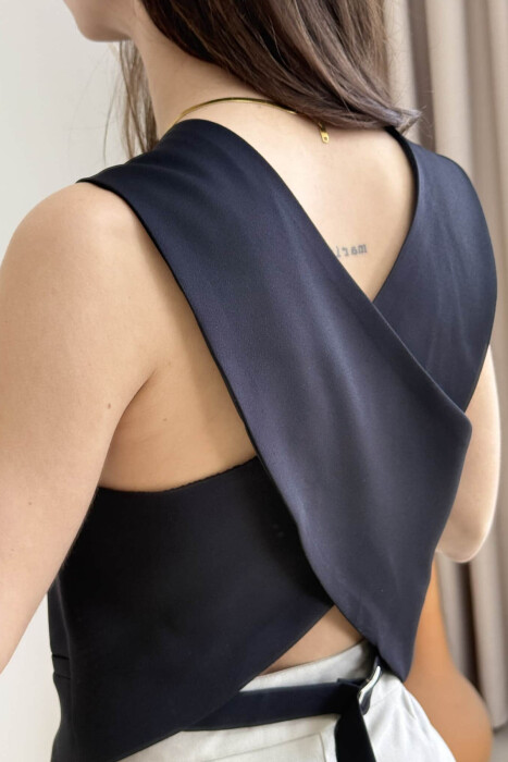 JELEK NJË NGJYRËSH ME DETAJIN E RRIPIT PËR FEMRA NË NGJYRËN E ZEZË - 5