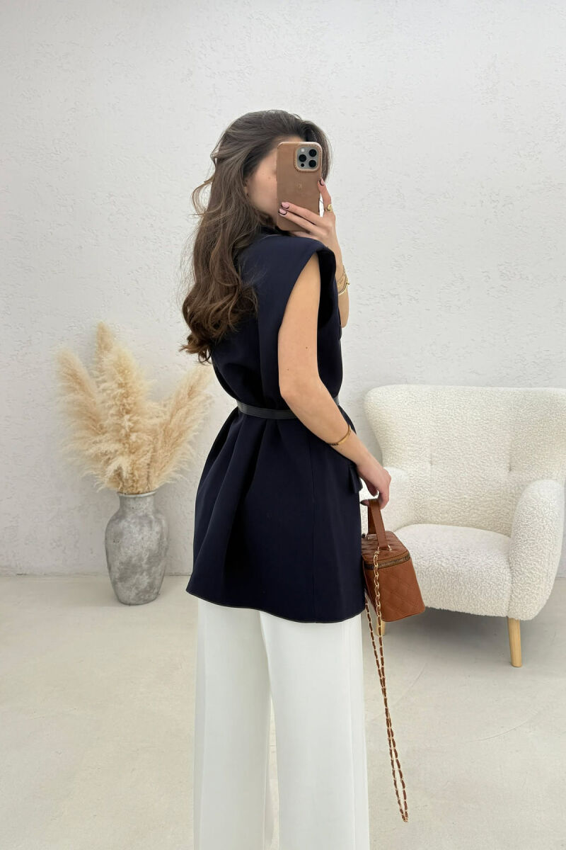 JELEK NJE NGJYRESH ME DETAJINE RRIPIT PER FEMRA NE NGJYRE BLU - 3