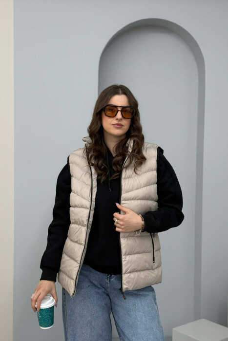 JELEK NJE NGJYRESH ME KAPUC PER FEMRA NË NGJYRE GRI - 2