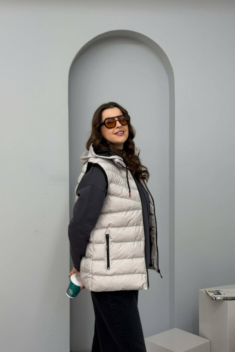 JELEK NJE NGJYRESH ME KAPUC PER FEMRA NË NGJYRE GRI TE ZBARDHUR - 3