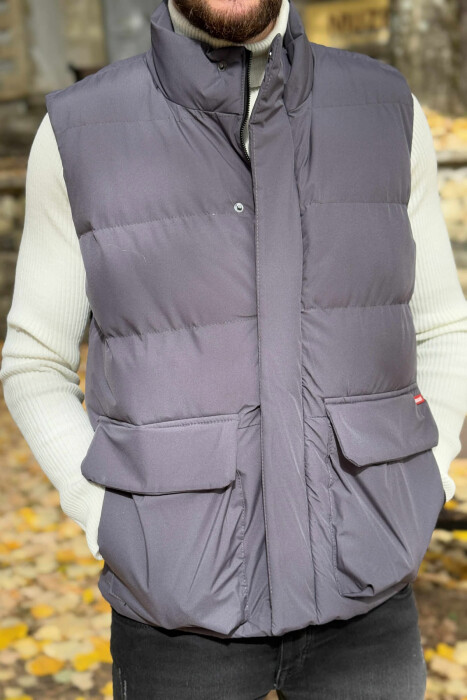 JELEK NJË NGJYRËSH ME ZINXHIR DHE ME DETAJIN E XHEPAVE PËR MESHKUJ NË NGJYRË GRI - 2