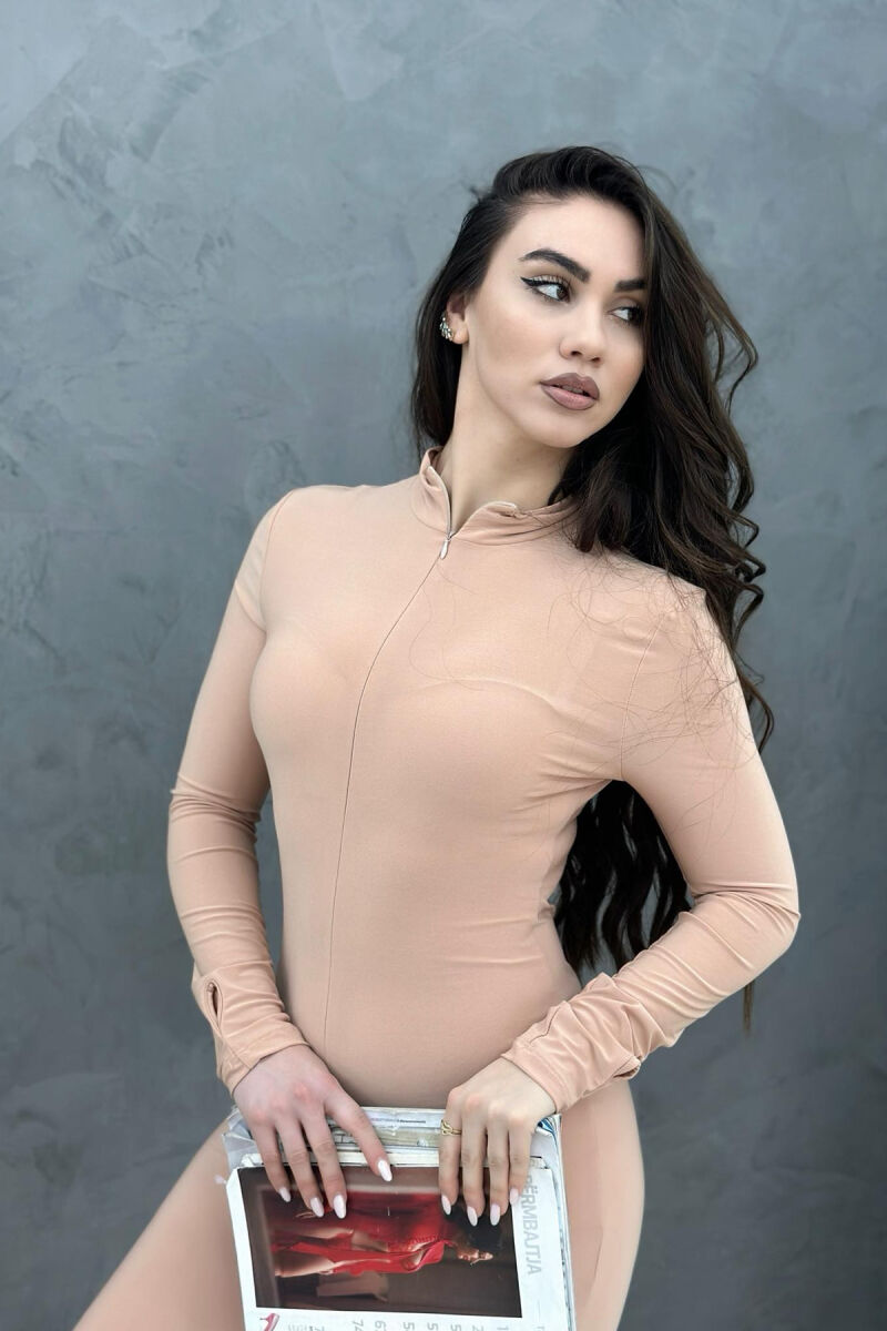 JUMPSUIT ME ZINXHIR PËR FEMRA NË NGJYRËN BEZHË - 2